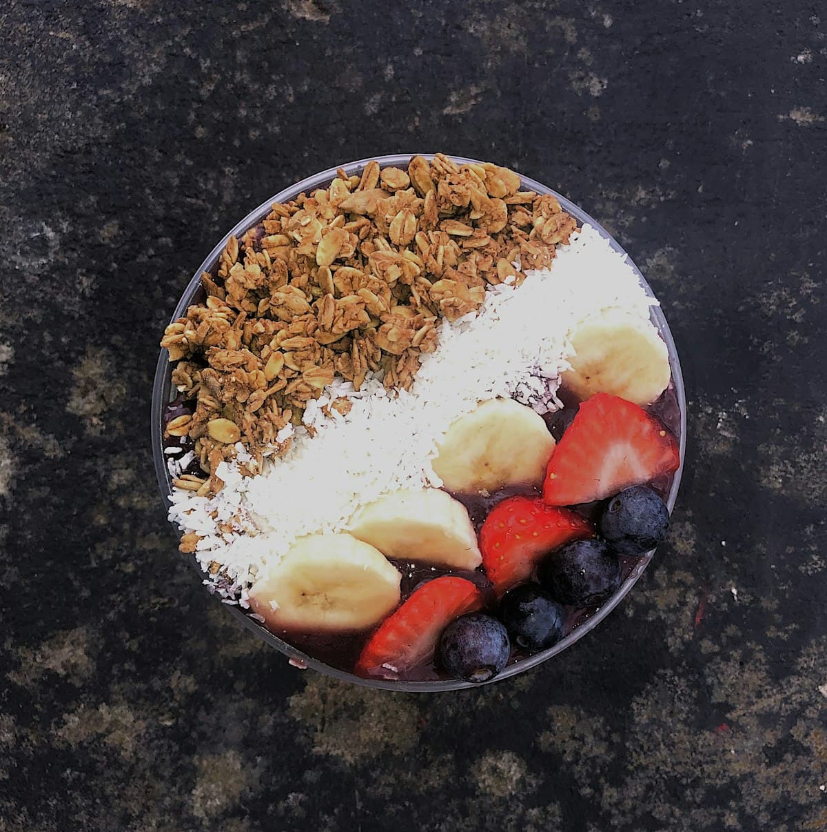 Sorbete de açaí en tarrina familiar