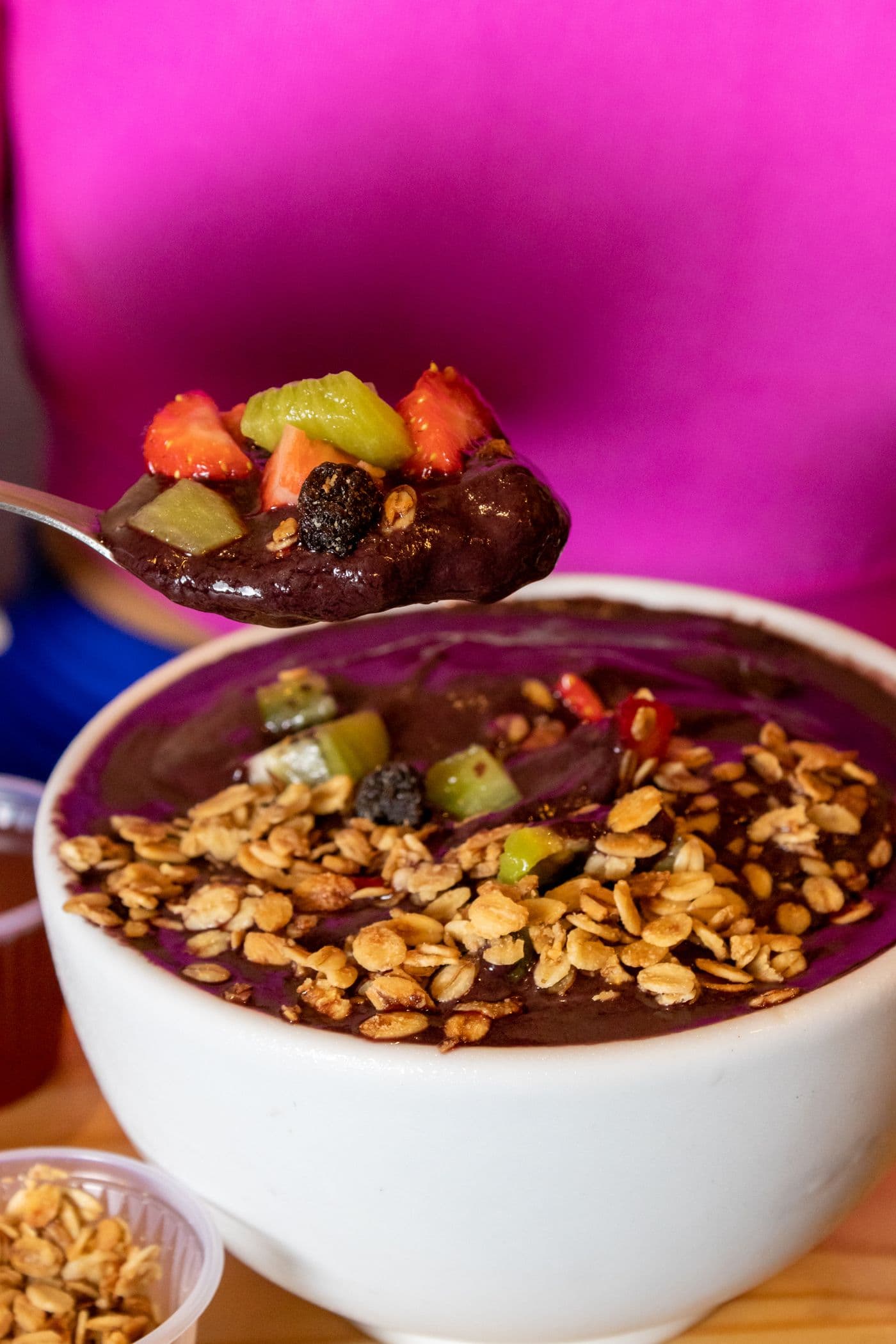 Spoon serving açaí with fresh fruit and granola. Photo by Hiure Gomes Fernandes (Pexels)