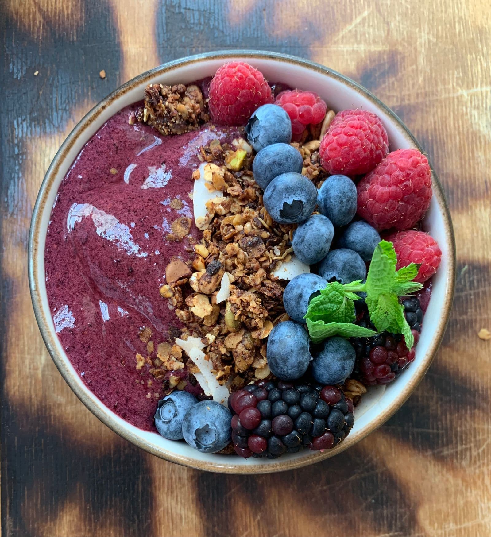 Açaí bowl from above with berries and granola. Photo by Véronique Nijs (Pexels)