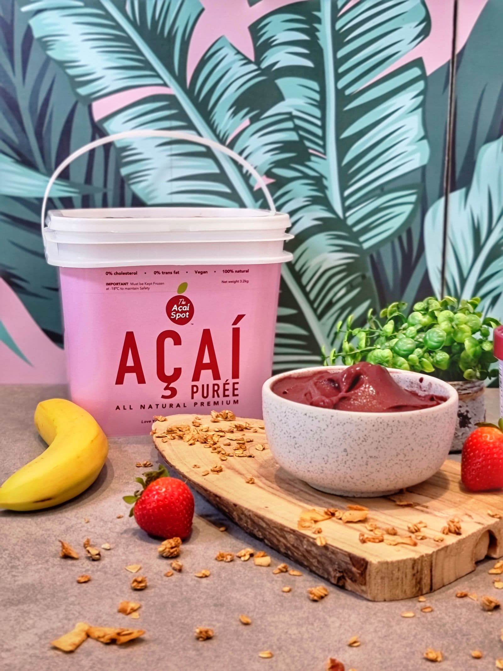 Colourful açaí bowl with fresh fruit. Photo by Maryna B (Pexels)